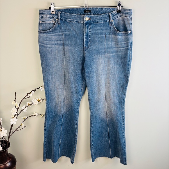 Express Pintuck Raw Hem FlexX '70s Flare Jean Size XL (18-20) - Picture 4 of 6